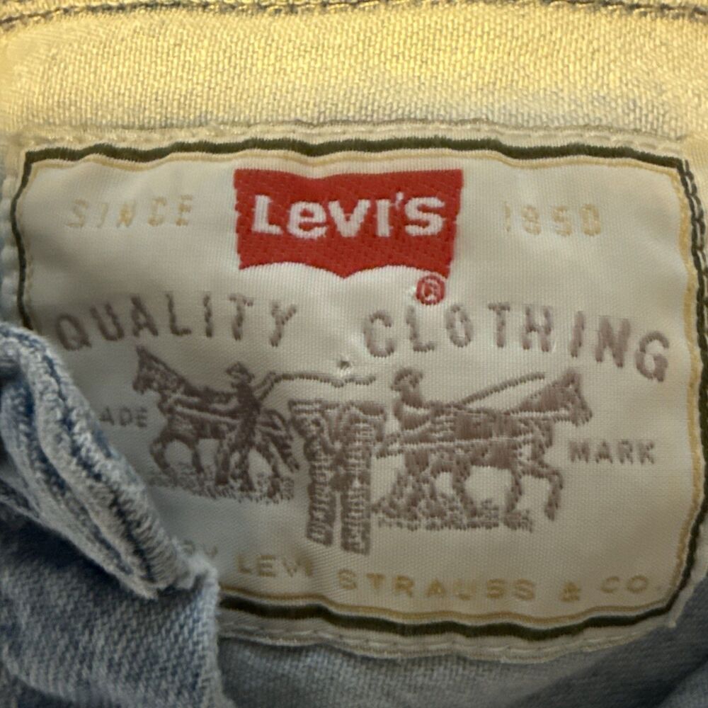 Vintage Red Tab Levi's Men's Denim Button-Up Relaxed Fit Shirt Sz XL Light Wash - Picture 2 of 9